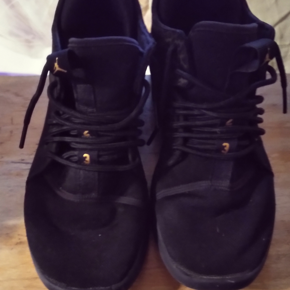 Black lowtop Jordans size 7.5 women's